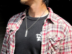 千社札ペンダント　モデルカット